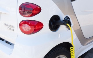 怎么判断新能源车是不是新车_新能源车怎么区分是纯电还是混动的