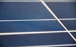 太阳能光伏发电板可以串联起来用吗_太阳能发电板能不能串联