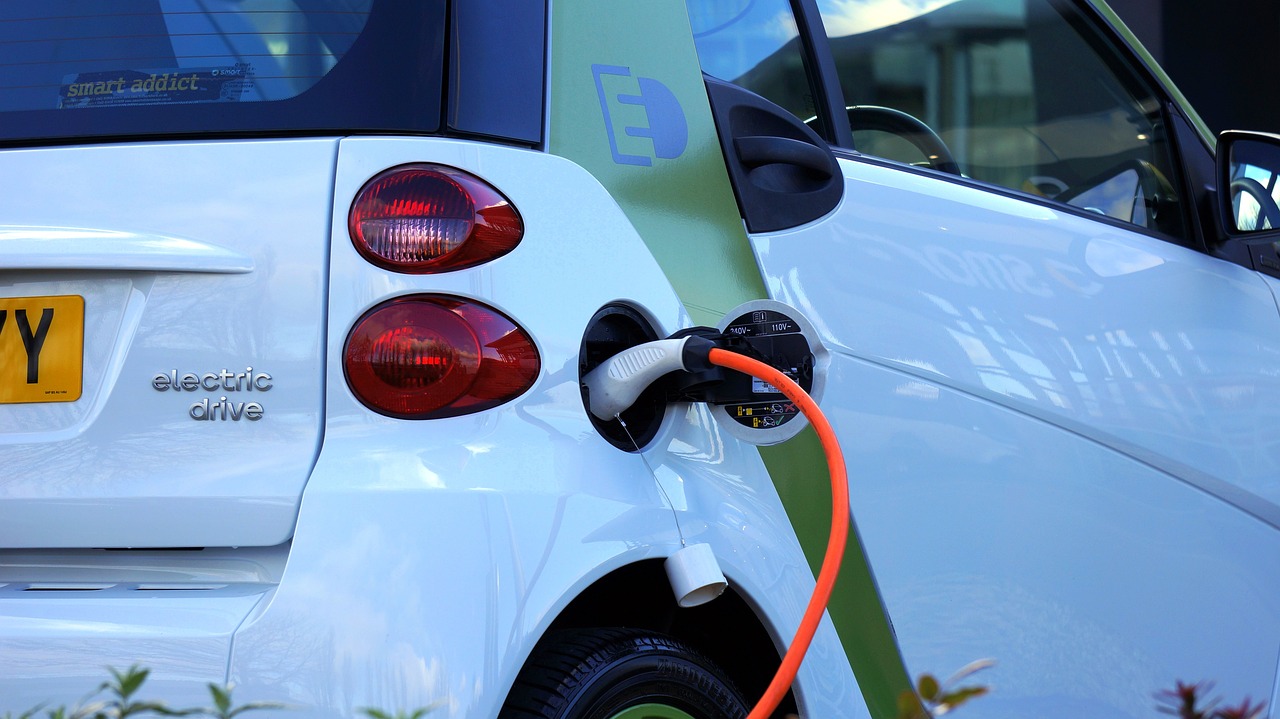 纯电动汽车充电注意事项_新能源怎么充电不伤电池-第2张图片-创互客网