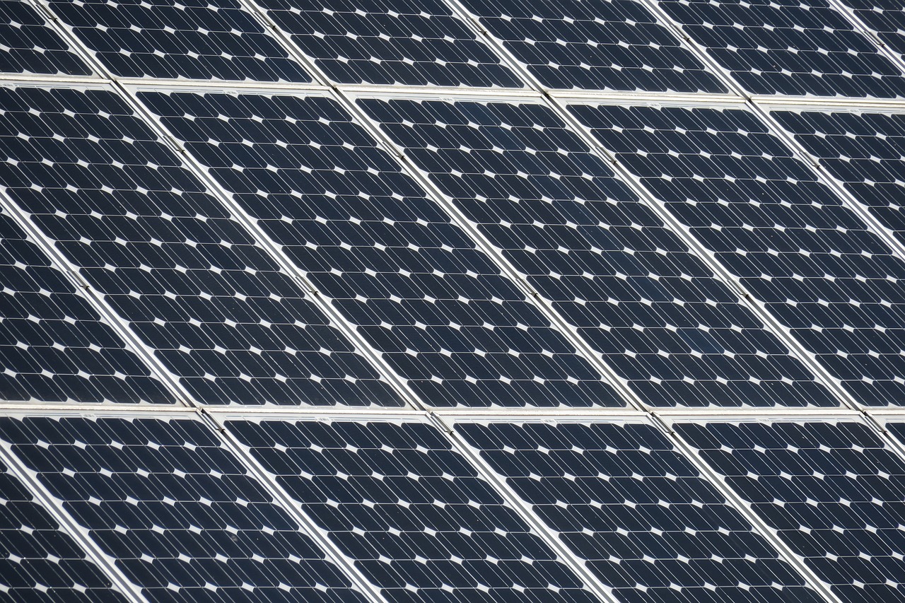 太阳能板靠什么光发电_太阳能电池板靠什么发电-第1张图片-创互客网
